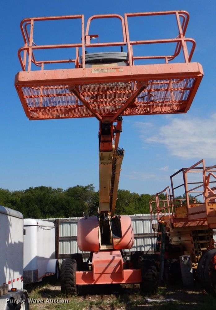 image for item LS9883 2002 JLG 600S  boom lift