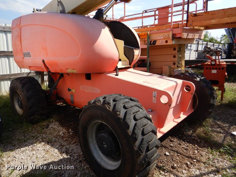 image for item LS9883 2002 JLG 600S  boom lift