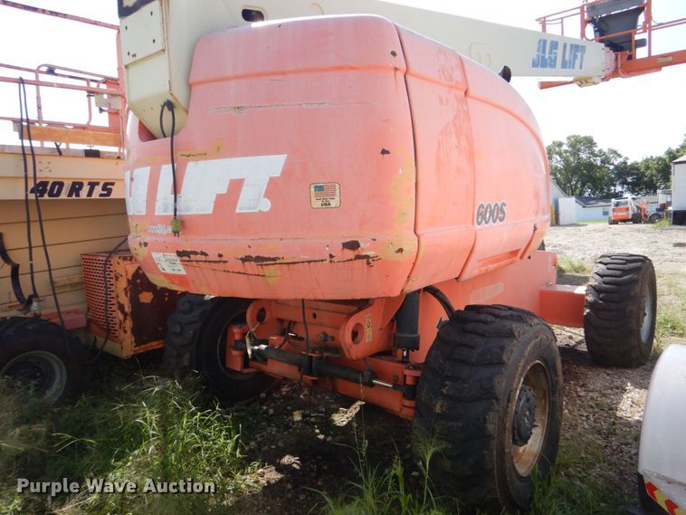 image for item LS9883 2002 JLG 600S  boom lift