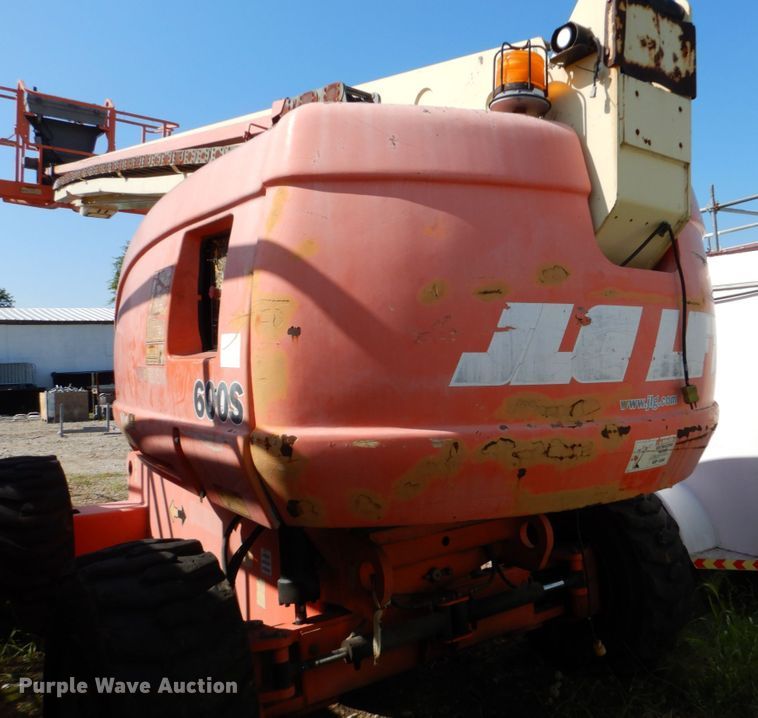 image for item LS9883 2002 JLG 600S  boom lift