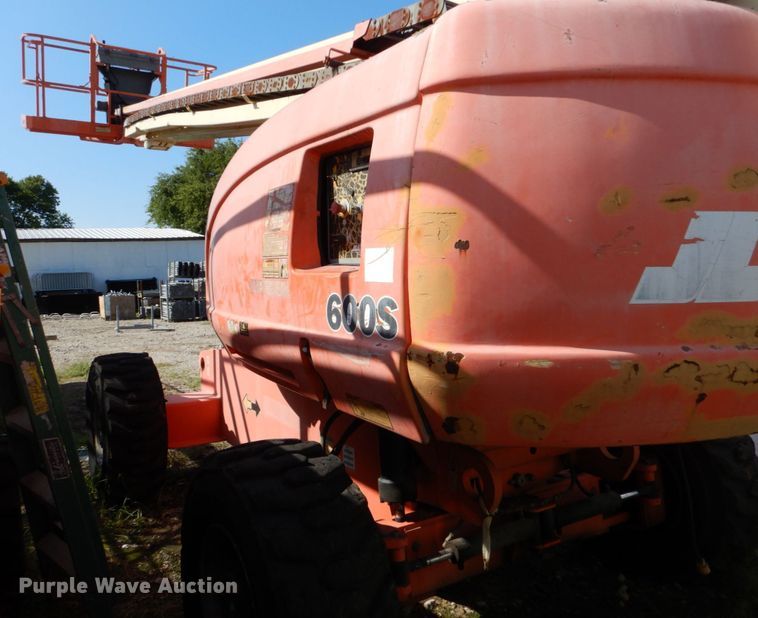 image for item LS9883 2002 JLG 600S  boom lift