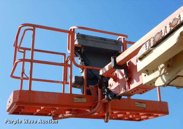 image for item LS9883 2002 JLG 600S  boom lift
