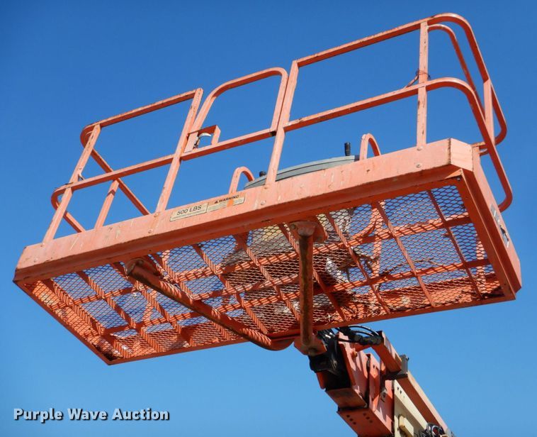 image for item LS9883 2002 JLG 600S  boom lift