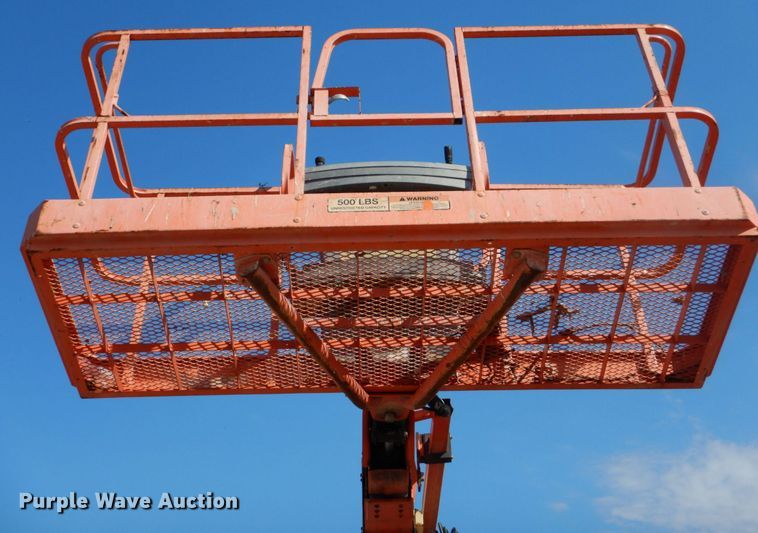 image for item LS9883 2002 JLG 600S  boom lift