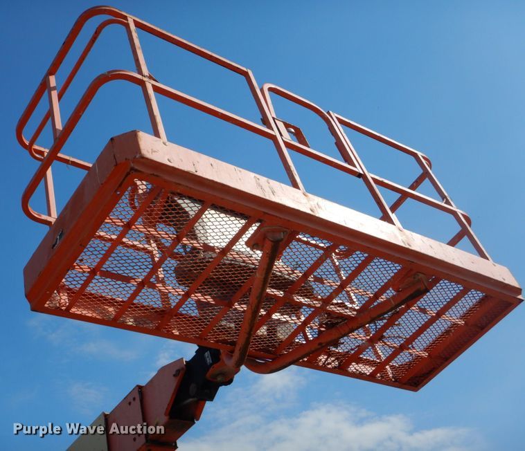 image for item LS9883 2002 JLG 600S  boom lift