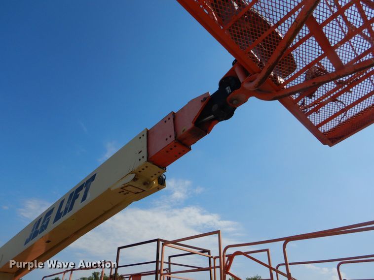 image for item LS9883 2002 JLG 600S  boom lift