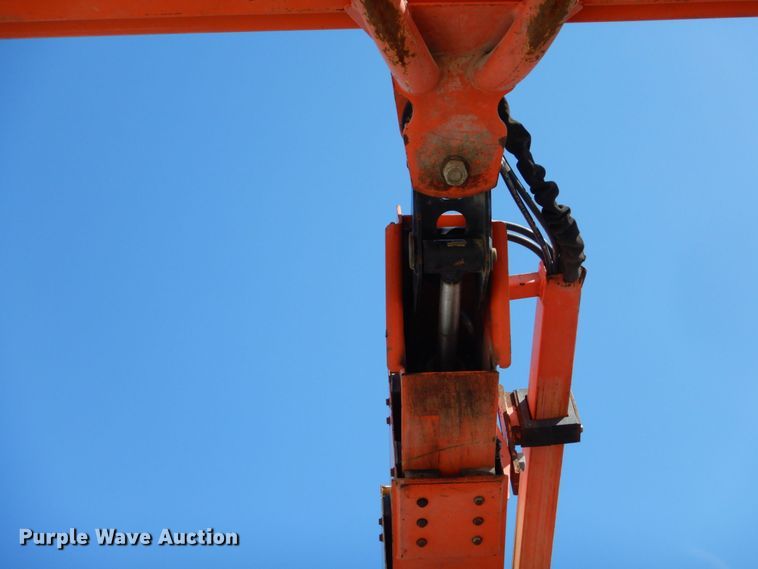 image for item LS9883 2002 JLG 600S  boom lift