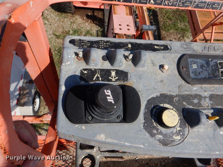 image for item LS9883 2002 JLG 600S  boom lift