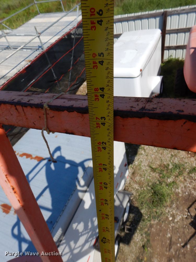 image for item LS9883 2002 JLG 600S  boom lift