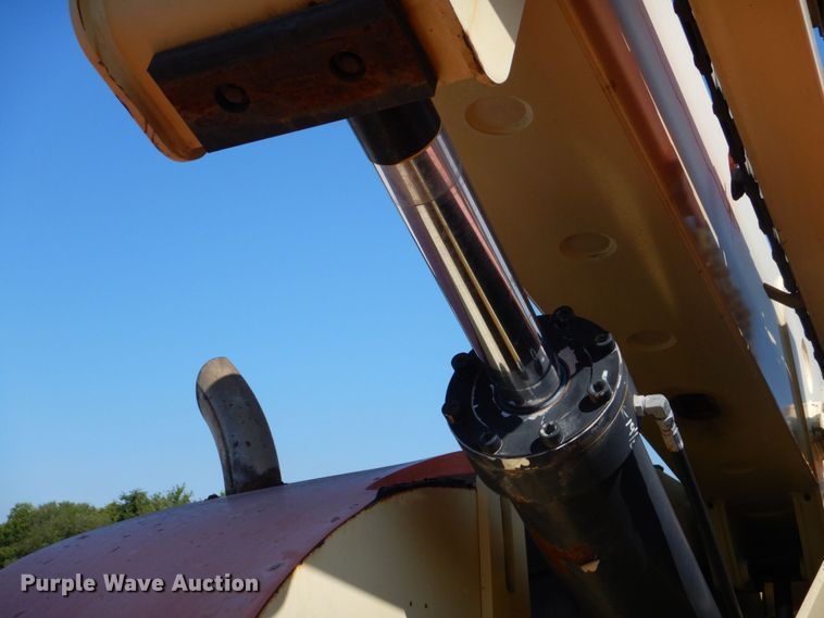 image for item LS9883 2002 JLG 600S  boom lift