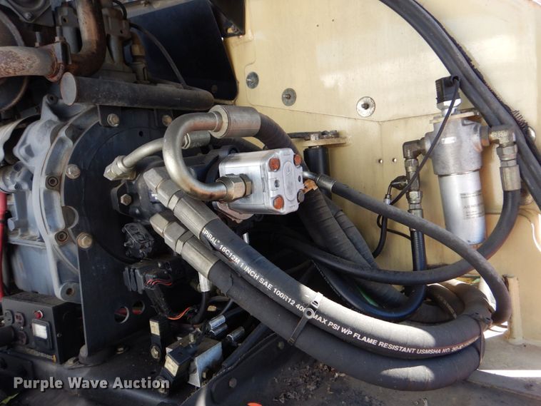 image for item LS9883 2002 JLG 600S  boom lift