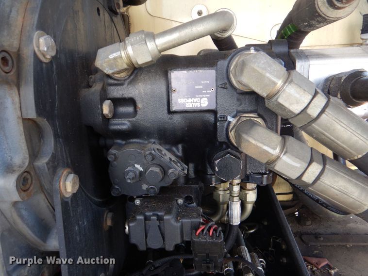 image for item LS9883 2002 JLG 600S  boom lift