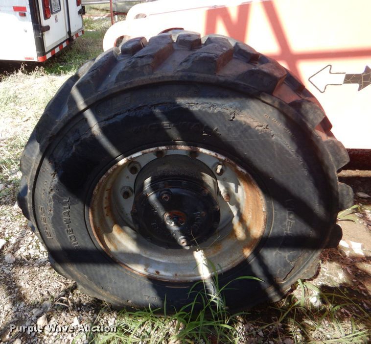 image for item LS9883 2002 JLG 600S  boom lift