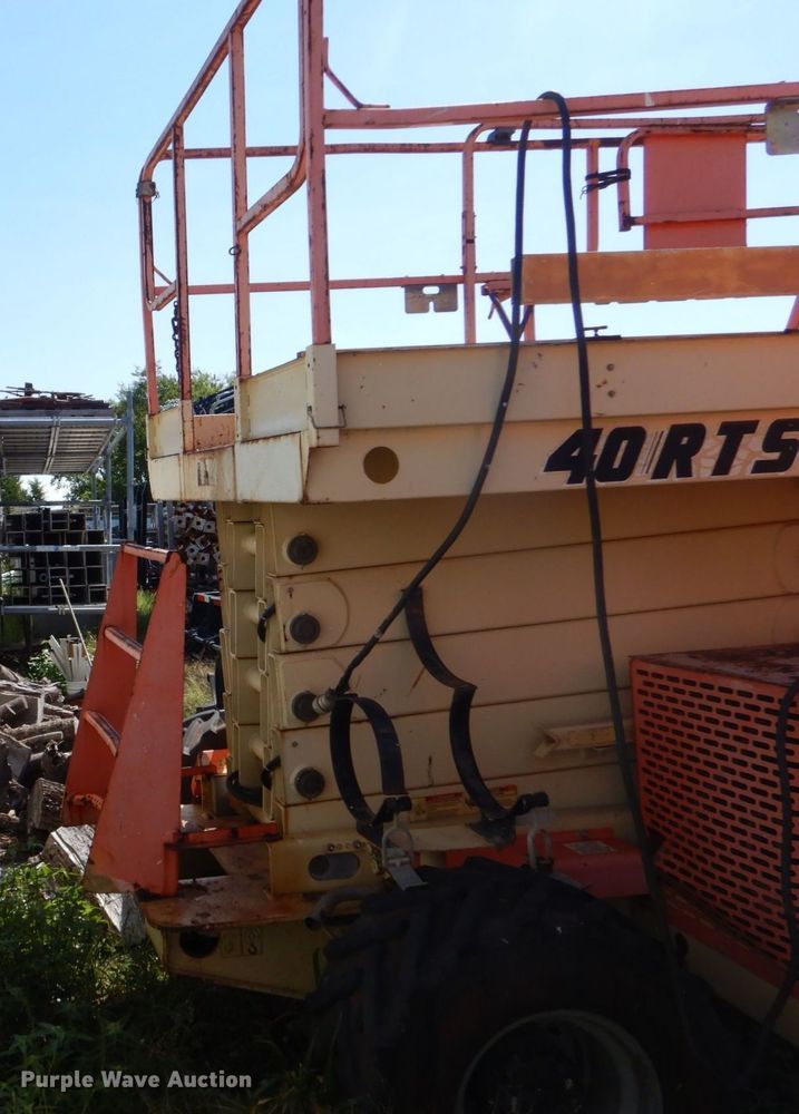 image for item LS9884 2001 JLG 40RTS  scissor lift