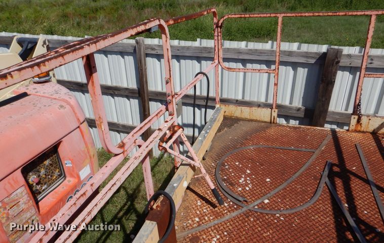 image for item LS9884 2001 JLG 40RTS  scissor lift