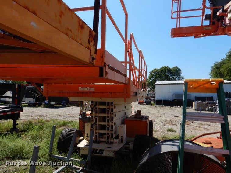 image for item LS9885 2001 JLG 40RTS  scissor lift