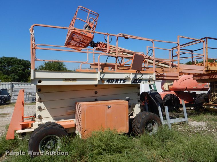 image for item LS9885 2001 JLG 40RTS  scissor lift