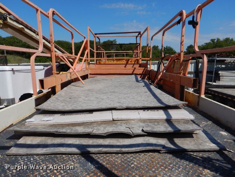 image for item LS9885 2001 JLG 40RTS  scissor lift