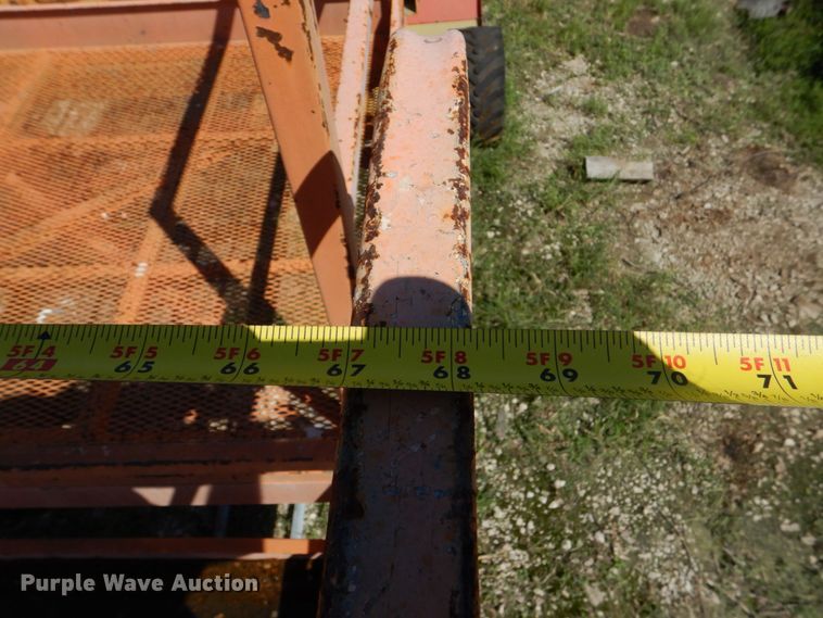 image for item LS9885 2001 JLG 40RTS  scissor lift