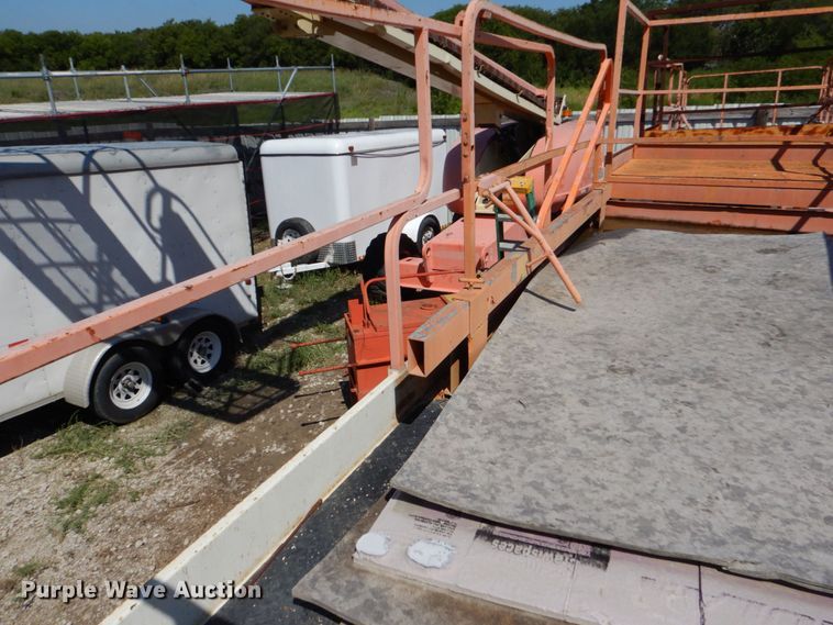 image for item LS9885 2001 JLG 40RTS  scissor lift