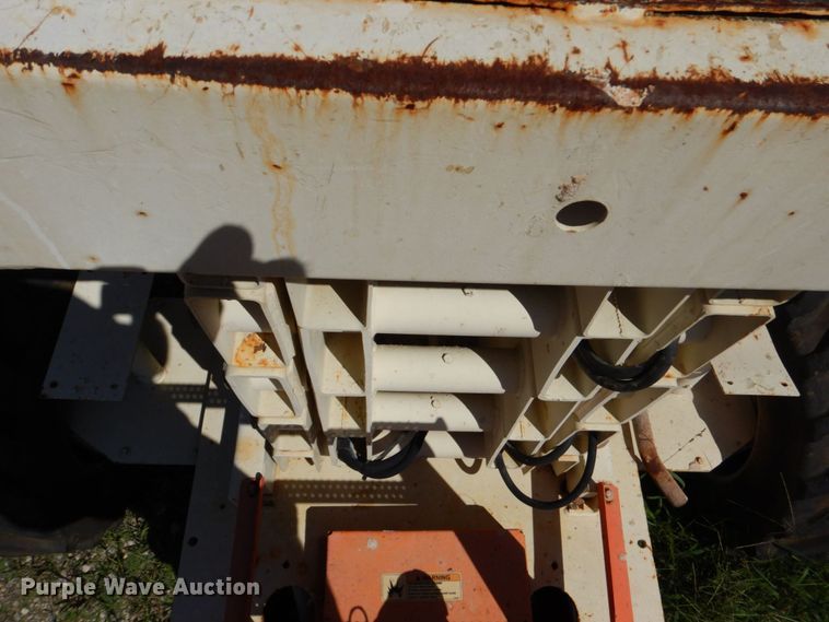 image for item LS9885 2001 JLG 40RTS  scissor lift