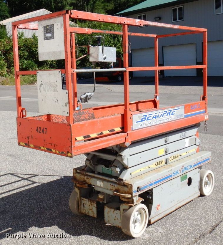 image for item MH9130 2004 Skyjack SJIII 3219  scissor lift