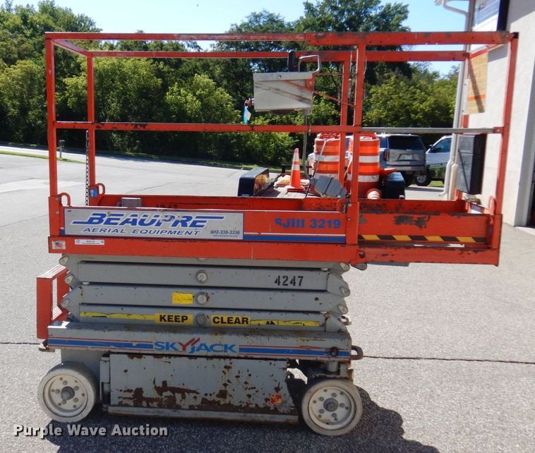 image for item MH9130 2004 Skyjack SJIII 3219  scissor lift