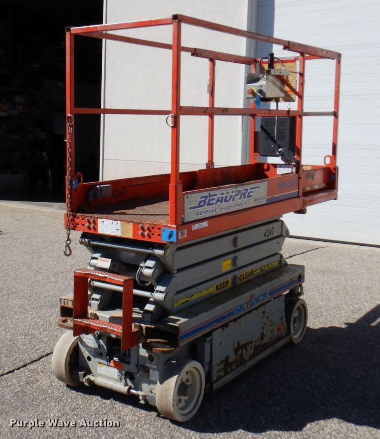 image for item MH9130 2004 Skyjack SJIII 3219  scissor lift