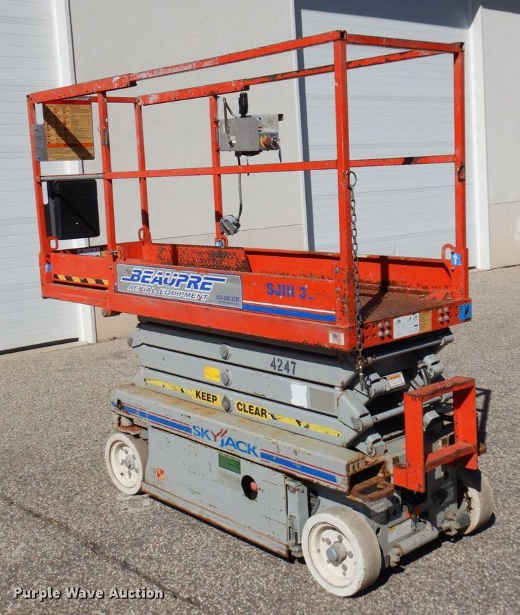 image for item MH9130 2004 Skyjack SJIII 3219  scissor lift