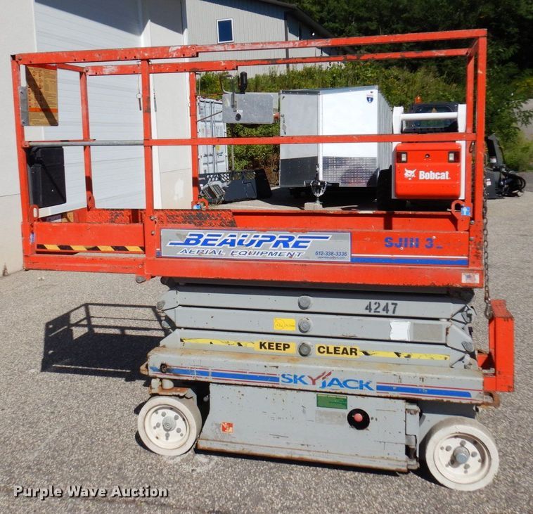 image for item MH9130 2004 Skyjack SJIII 3219  scissor lift