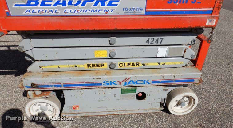 image for item MH9130 2004 Skyjack SJIII 3219  scissor lift