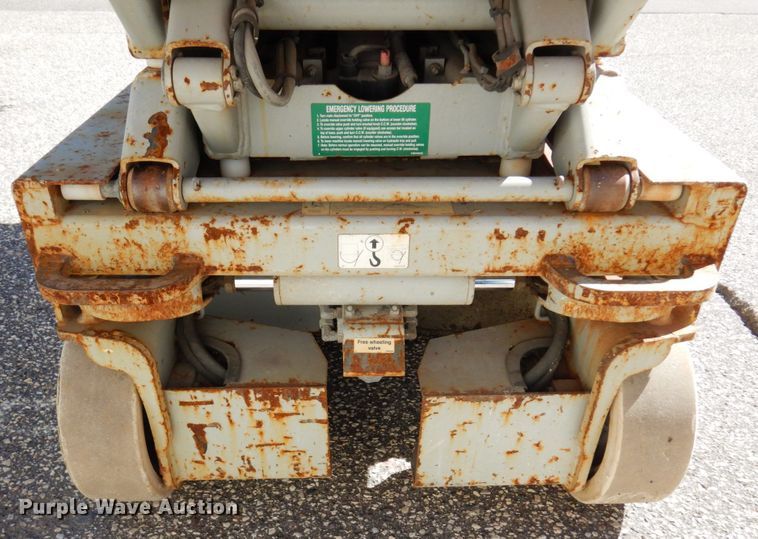 image for item MH9130 2004 Skyjack SJIII 3219  scissor lift