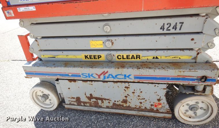 image for item MH9130 2004 Skyjack SJIII 3219  scissor lift