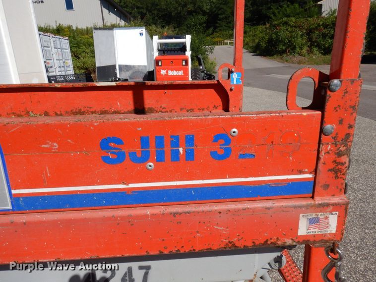 image for item MH9130 2004 Skyjack SJIII 3219  scissor lift
