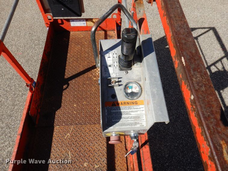 image for item MH9130 2004 Skyjack SJIII 3219  scissor lift