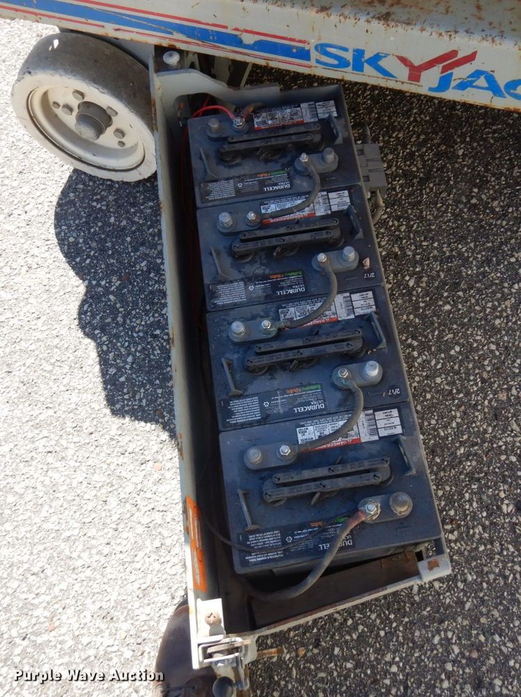 image for item MH9130 2004 Skyjack SJIII 3219  scissor lift