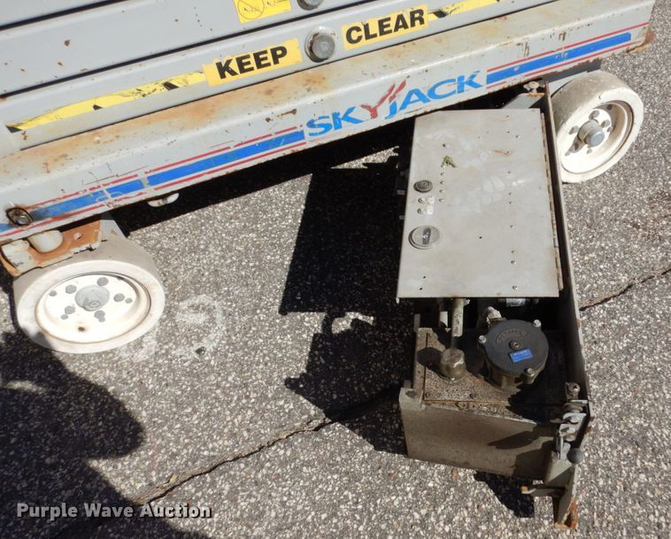 image for item MH9130 2004 Skyjack SJIII 3219  scissor lift