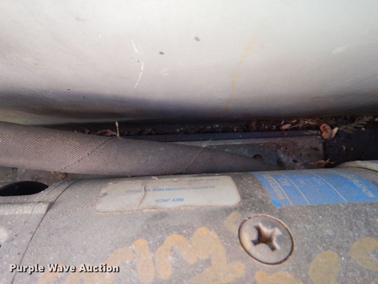 image for item MH9130 2004 Skyjack SJIII 3219  scissor lift