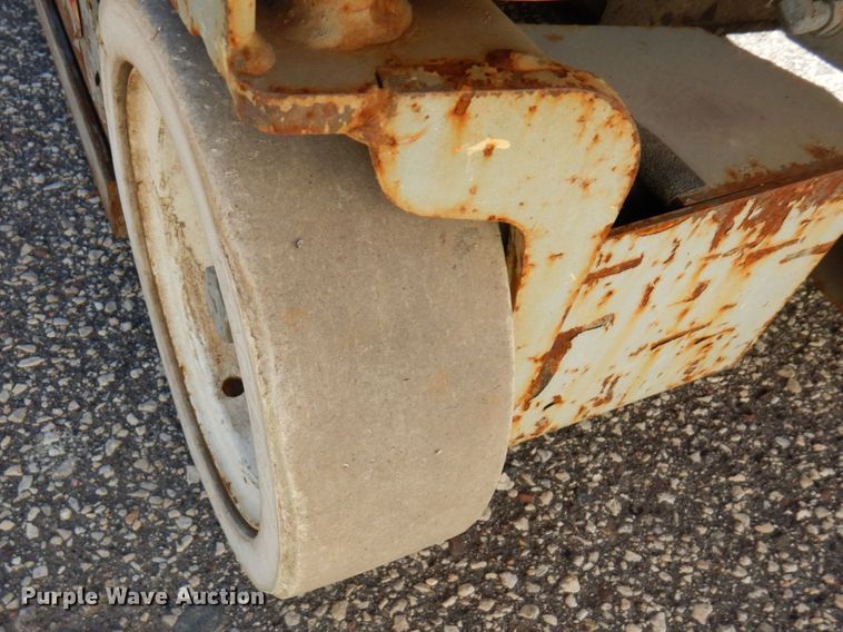 image for item MH9130 2004 Skyjack SJIII 3219  scissor lift