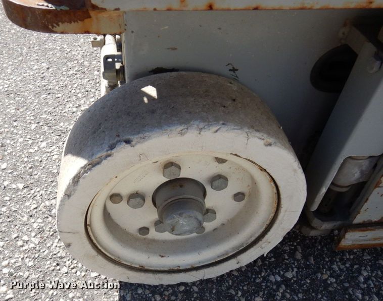 image for item MH9130 2004 Skyjack SJIII 3219  scissor lift