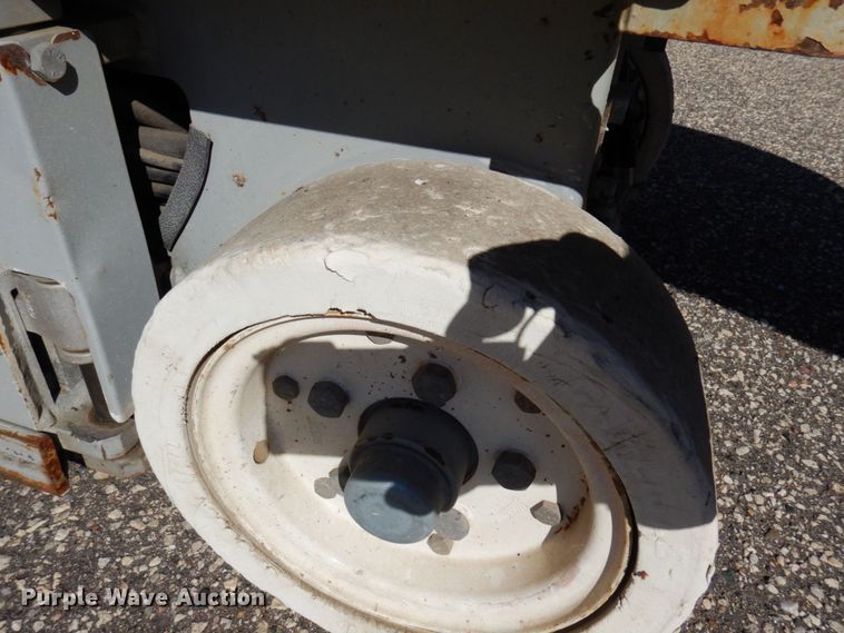 image for item MH9130 2004 Skyjack SJIII 3219  scissor lift