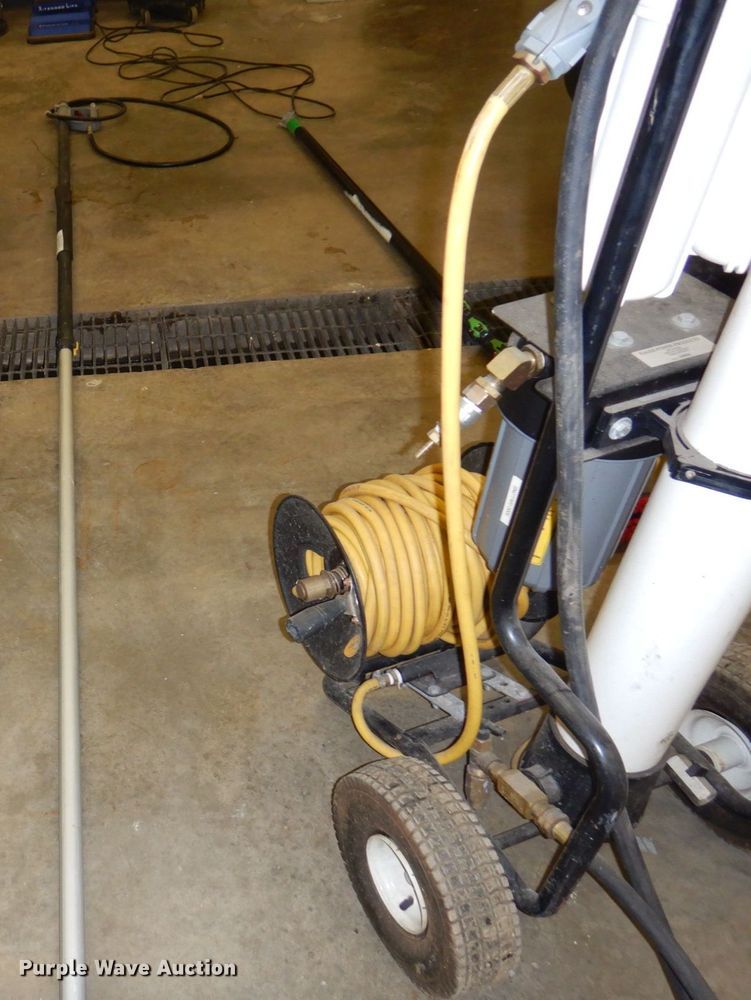 image for item MH9137 Unger Hydro Power  window cleaning unit