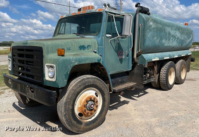 image for item MJ9156 1988 International F1954  water truck