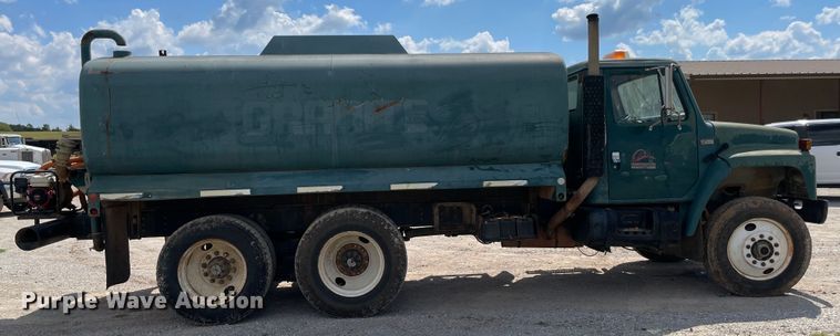 image for item MJ9156 1988 International F1954  water truck