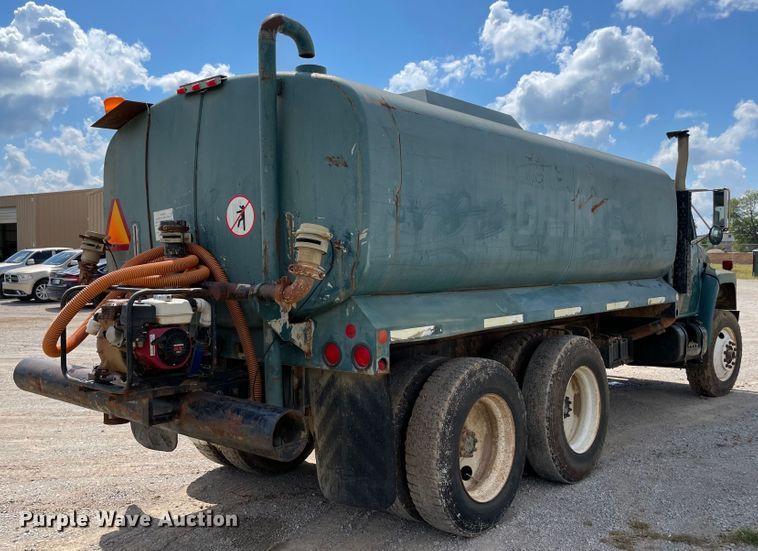 image for item MJ9156 1988 International F1954  water truck