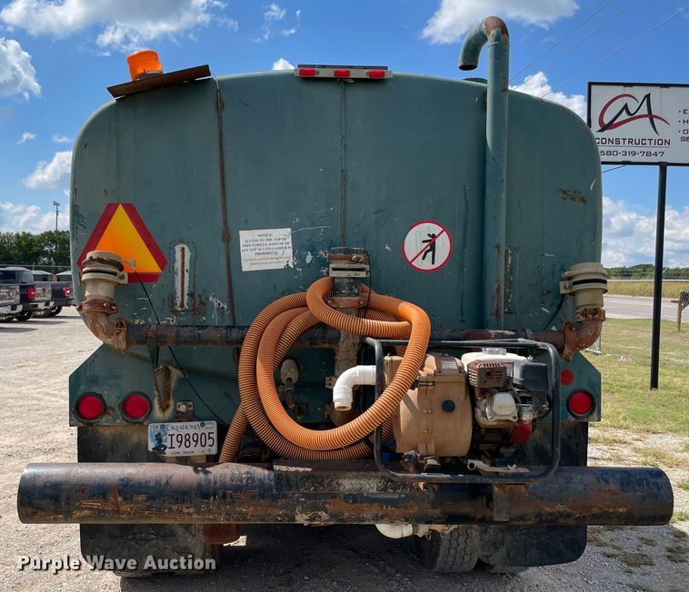 image for item MJ9156 1988 International F1954  water truck