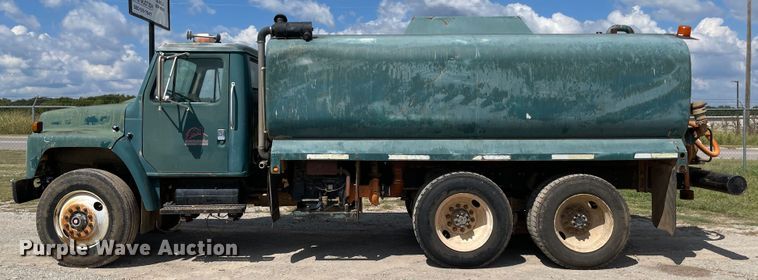 image for item MJ9156 1988 International F1954  water truck