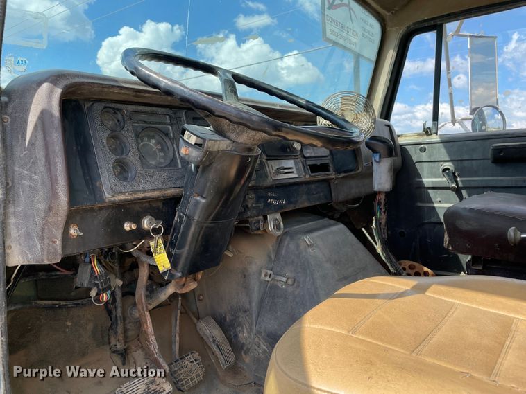 image for item MJ9156 1988 International F1954  water truck