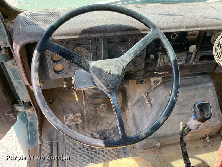 image for item MJ9156 1988 International F1954  water truck