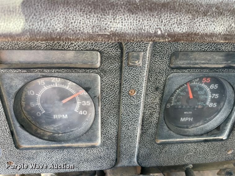 image for item MJ9156 1988 International F1954  water truck